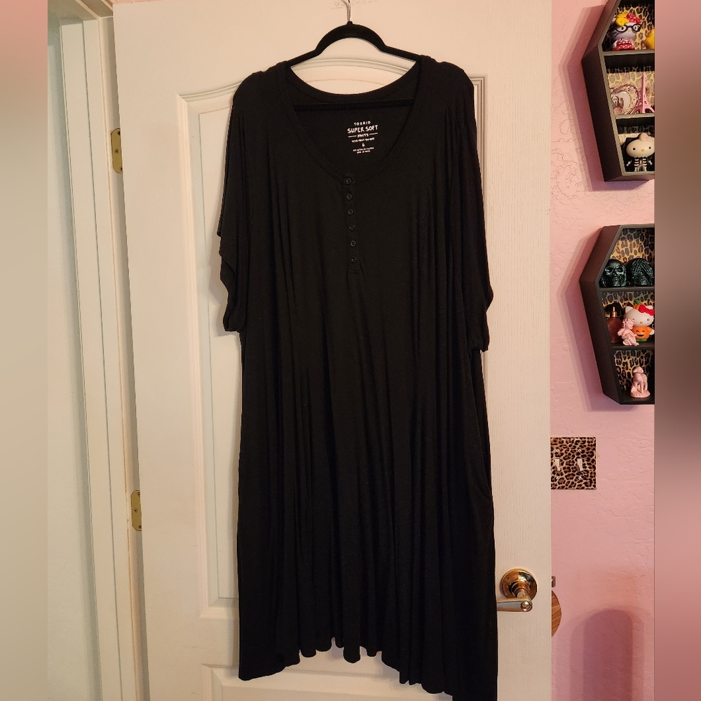 Torrid Size 6 Super Soft Knee Length Dress in Black, Plus Size